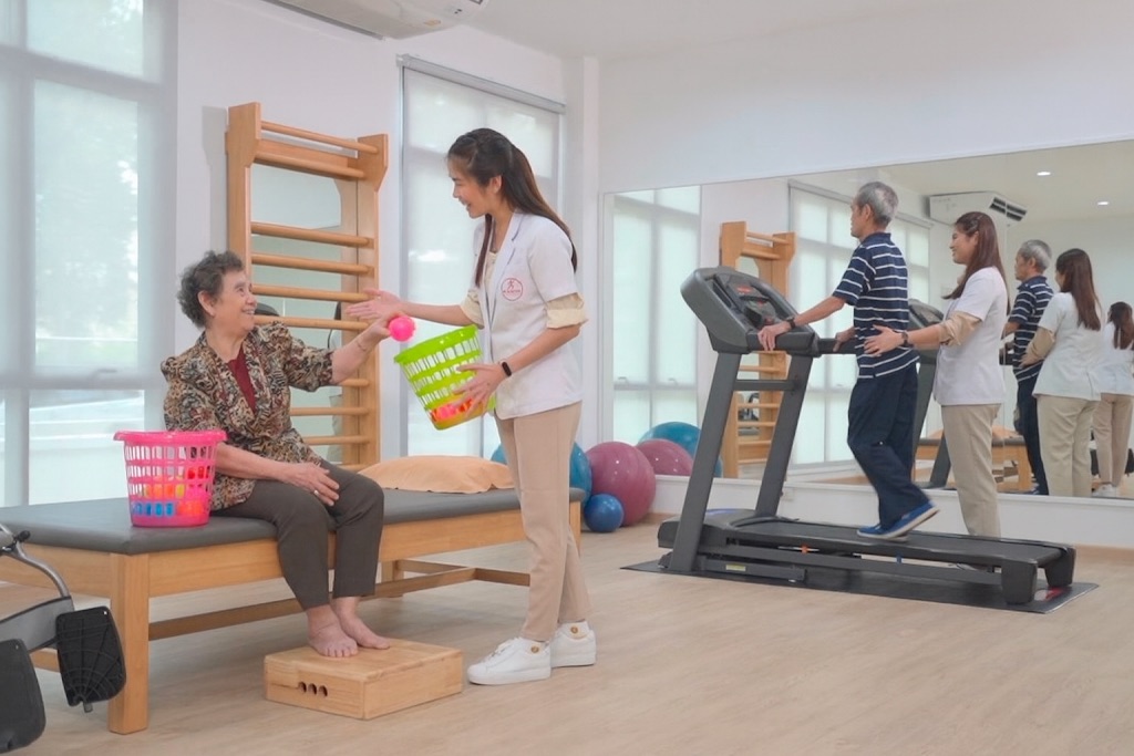Kanya Physical Therapy Clinic Charoenrat