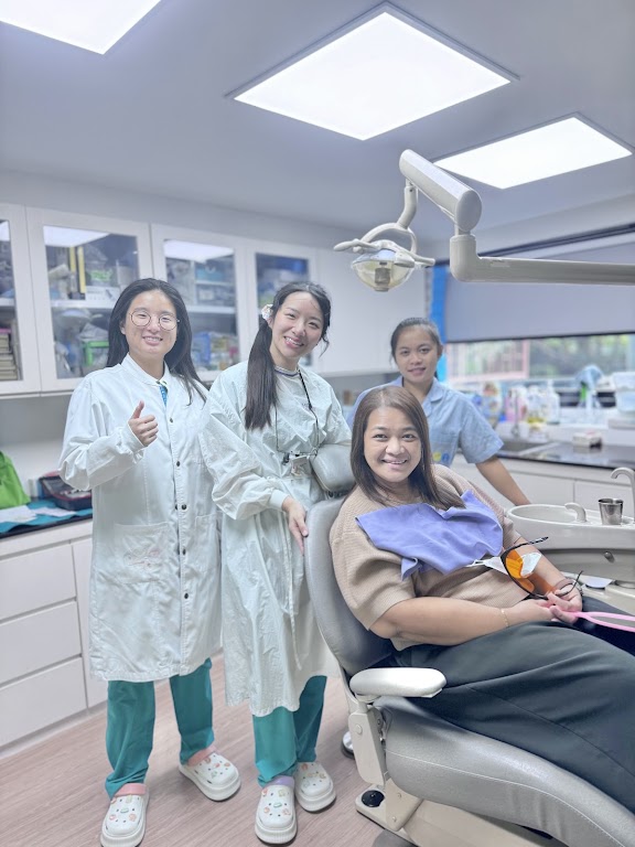 Charoennakhon Dental Clinic 1